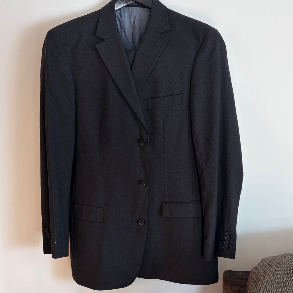 VINTAGE Hugo Boss Rossellini Charcoal Men's Suit 100% WOOL- Made in USA